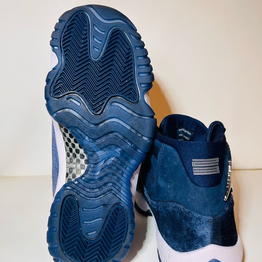 Air Jordan 11 Retro PS ‘Midnight Navy Velvet - Picture 6 of 7